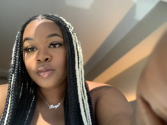 OnlyFans cuenta baddiemi_ header 2