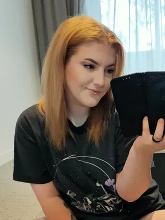 OnlyFans account  r0yallysneakpeek avatar 1