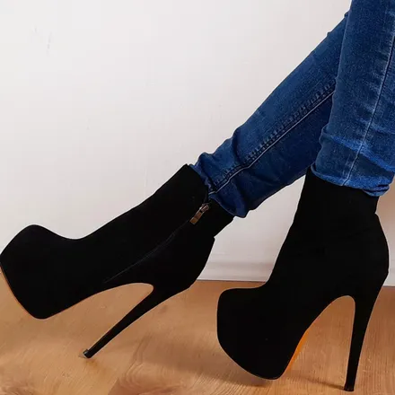 OnlyFans cuenta liza_in_heels header 2