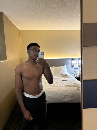 OnlyFans cuenta kingzi_1 header 2