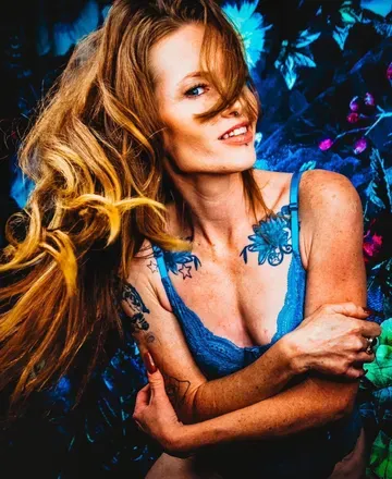 OnlyFans cuenta sexyredd8 avatar 1