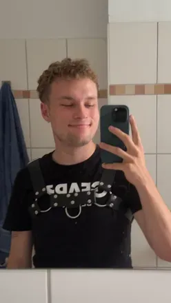 OnlyFans cuenta cagedczechboy avatar 1
