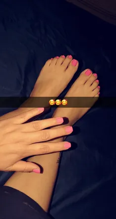 OnlyFans cuenta chapinafeet header 2