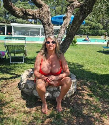 OnlyFans cuenta danachanel header 2