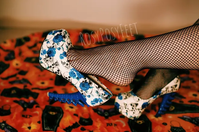 OnlyFans cuenta rosyposyfeet header 2