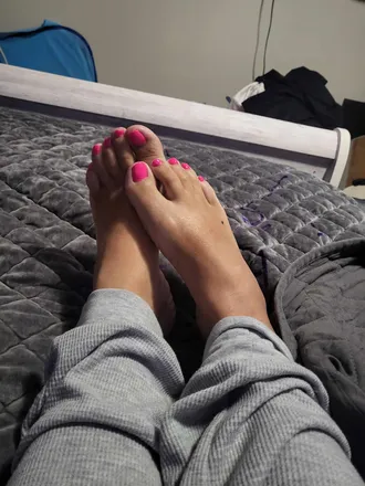 OnlyFans cuenta thickthighsprettytoez header 2