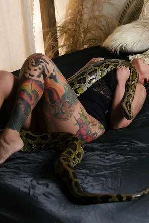 OnlyFans account  uhlyss header 2