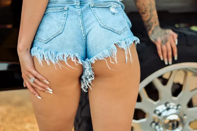 OnlyFans account  brune-ttebarbie header 2
