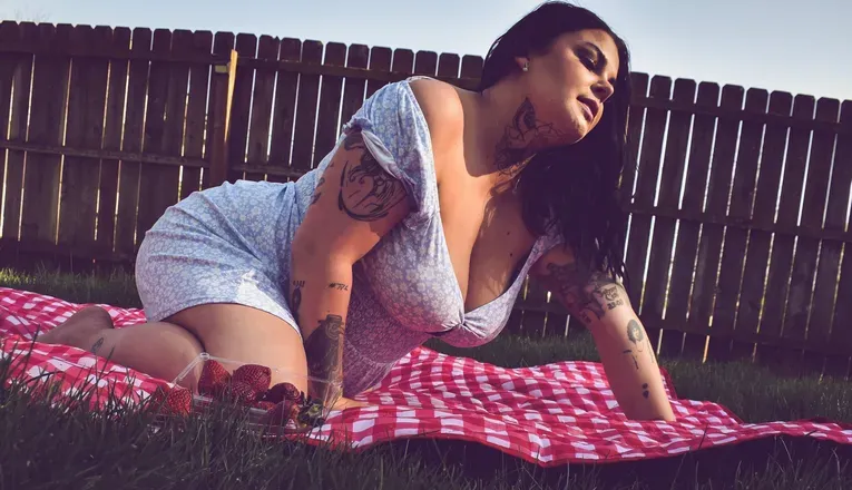 OnlyFans cuenta quinnxmorrison header 2