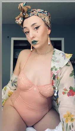 OnlyFans cuenta witchofthemidwaist avatar 1
