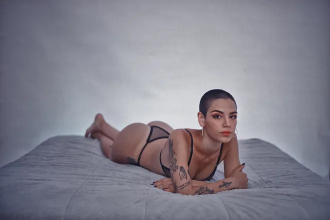 OnlyFans cuenta mikela10 header 2