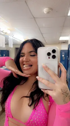 OnlyFans account  lovemesomenikky avatar 1