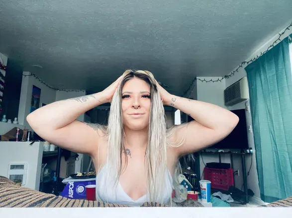 OnlyFans cuenta charlatte640 header 2