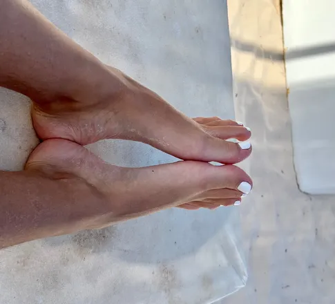 OnlyFans cuenta feedyourfeetdesire header 2