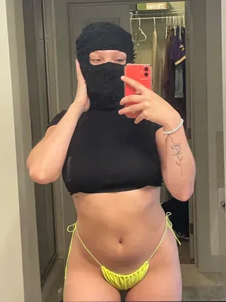 OnlyFans cuenta shebarelylegal avatar 1