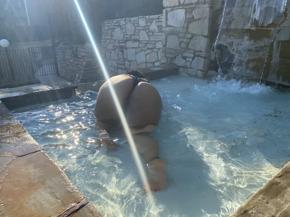 OnlyFans account  thick_apple header 2