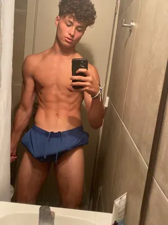 OnlyFans cuenta curiouz header 2