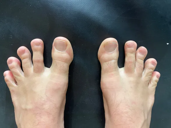 OnlyFans account  twostrong_feet header 2