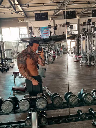 OnlyFans cuenta raphaelmazuu header 2