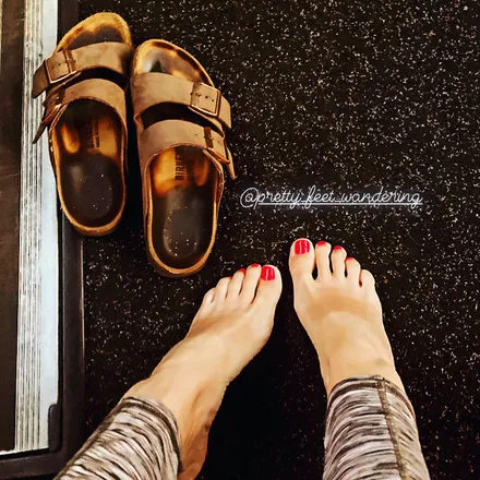 OnlyFans cuenta pretty_feet_wandering header 2