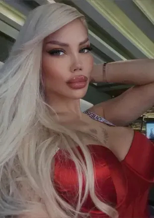 OnlyFans cuenta kouvoutsakibarbie avatar 1