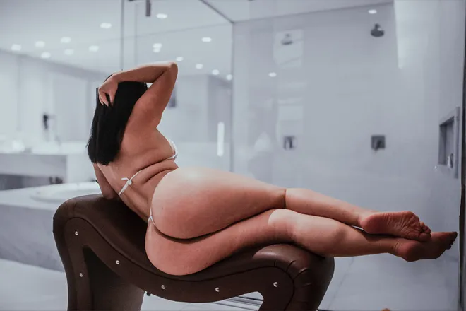 OnlyFans account  alemele21 header 2