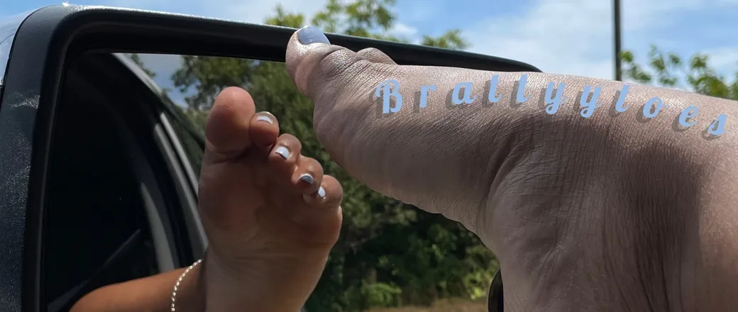OnlyFans cuenta brattyytoes header 2