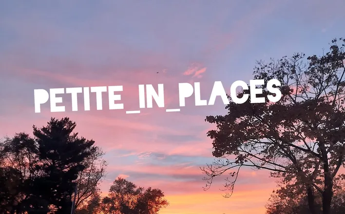 OnlyFans cuenta petite_in_places header 2