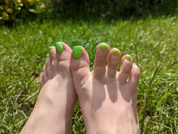 OnlyFans account  kissable_feet header 2
