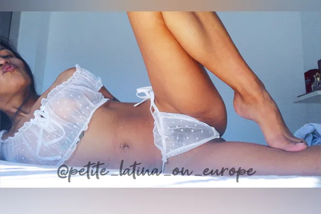 OnlyFans cuenta petite_latina_on_europe header 2