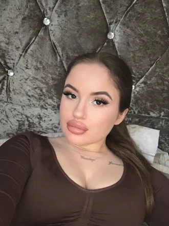 OnlyFans cuenta brunettedarcie header 2