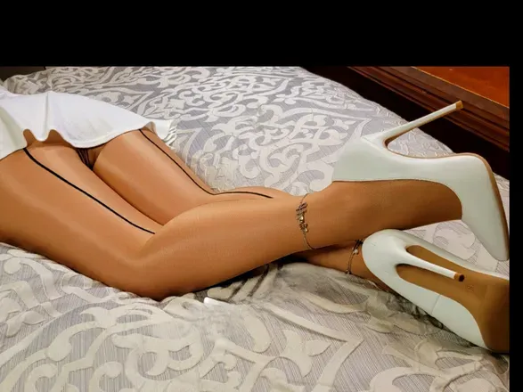 OnlyFans account  sexylexilegs header 2