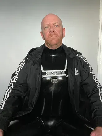 OnlyFans cuenta threestripefetish header 2
