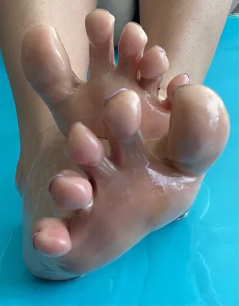 OnlyFans account  funwfeets header 2