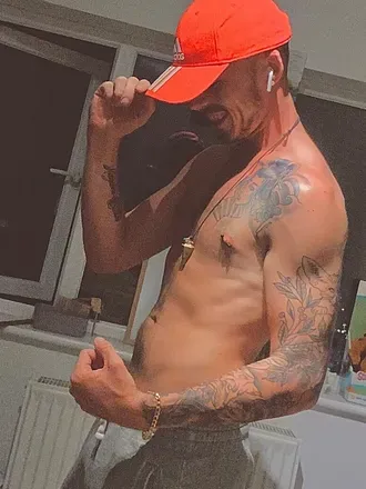 OnlyFans cuenta boywearsprada header 2