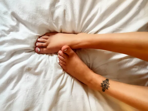OnlyFans cuenta feetbyamy header 2