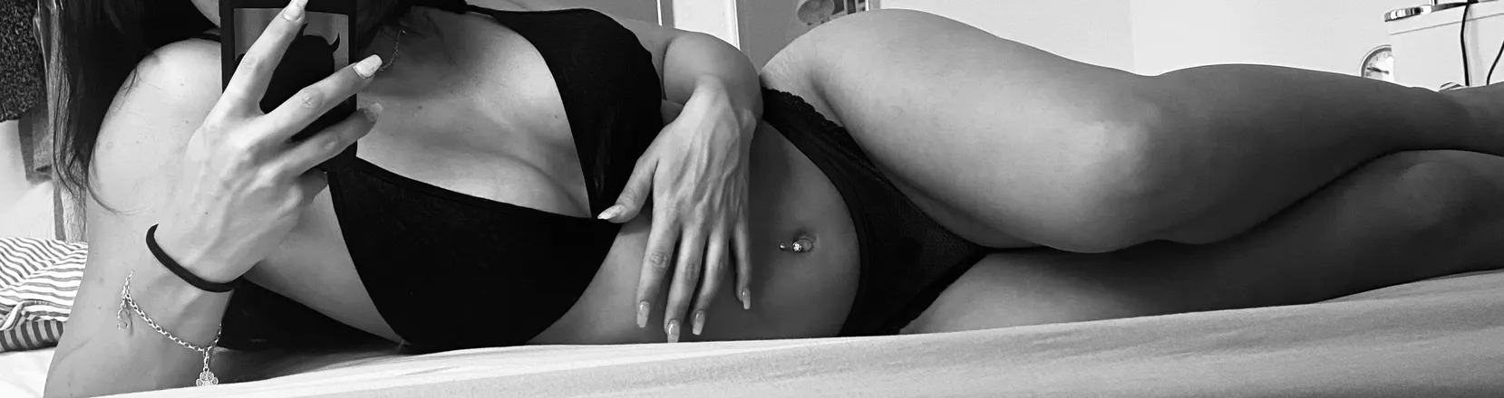 OnlyFans cuenta cherryrebella header 2