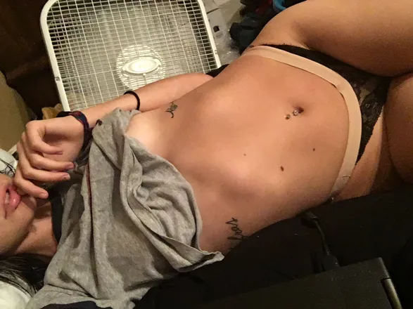 OnlyFans cuenta petitepennyy header 2