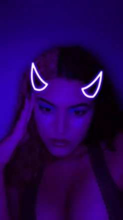 OnlyFans account  ariiiherenandezz header 2