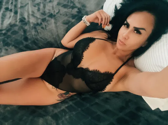 OnlyFans account  emmadiazzz4u header 2