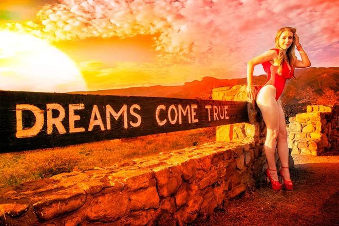 OnlyFans cuenta kamilabehrens header 2