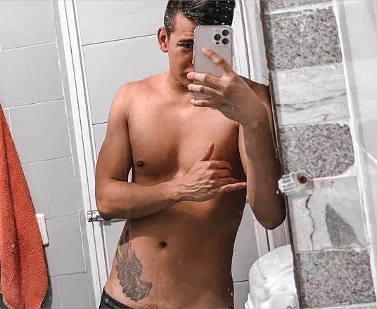 OnlyFans cuenta adrianoquendo header 2