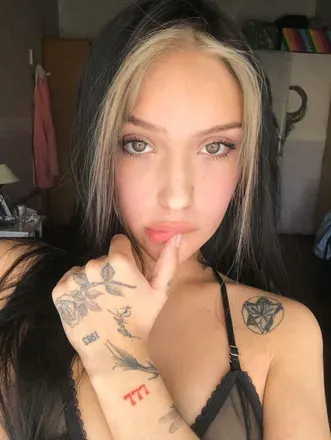 OnlyFans cuenta aavril avatar 1