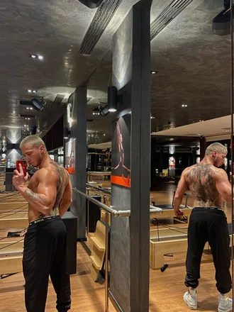 OnlyFans account  sekpost header 2