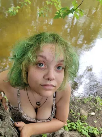 OnlyFans cuenta yourstonergf avatar 1