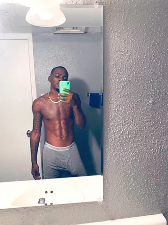 OnlyFans cuenta skinnywithdick header 2