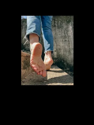 OnlyFans cuenta arielfeet4 header 2