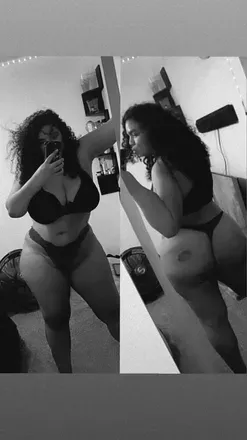 OnlyFans account  itscarlenalees header 2