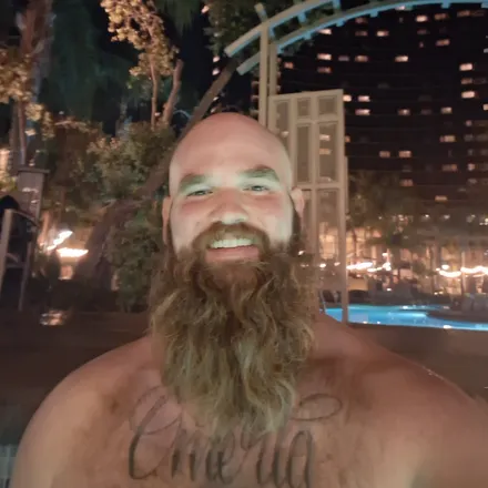 OnlyFans cuenta beardedandtender555 header 2