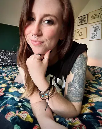 OnlyFans account  longstemroses avatar 1
